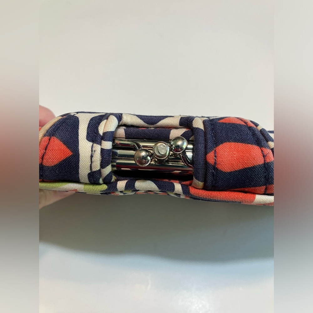 Vera Bradley quilted cotton clutch wallet Kiss N snap Sun Valley Navy Red Green - Picture 3 of 6